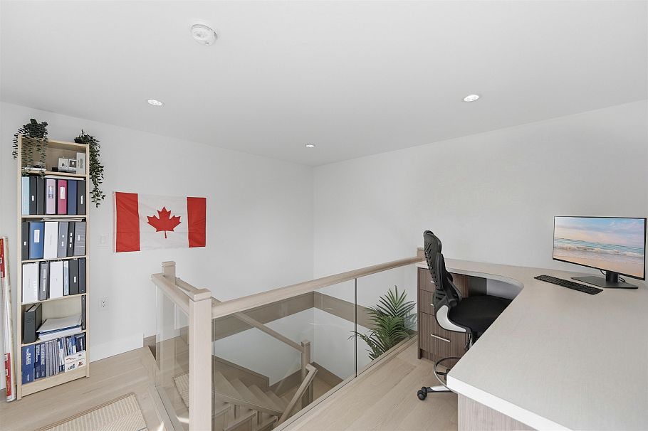 1 272 E 9th Street North Vancouver, BC - 27