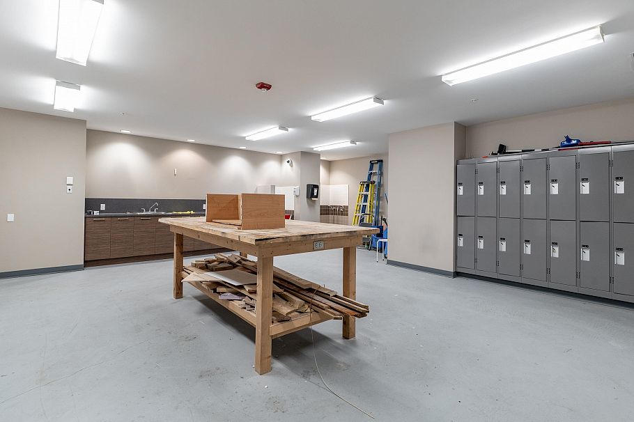 319 135 E 17th Street North Vancouver, BC - 32