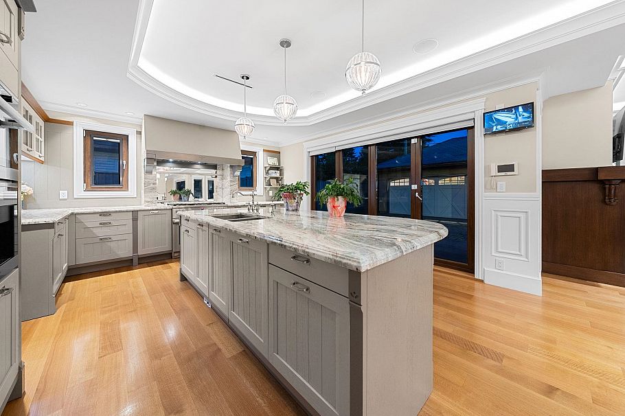 2809 Edgemont Boulevard North Vancouver, BC - 10