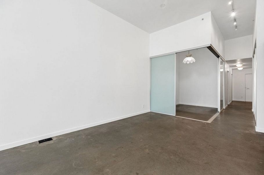 310 53 W Hastings Street Vancouver, BC - 4