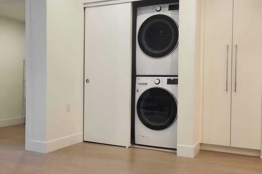 922 W 49th Avenue Vancouver, BC - 9