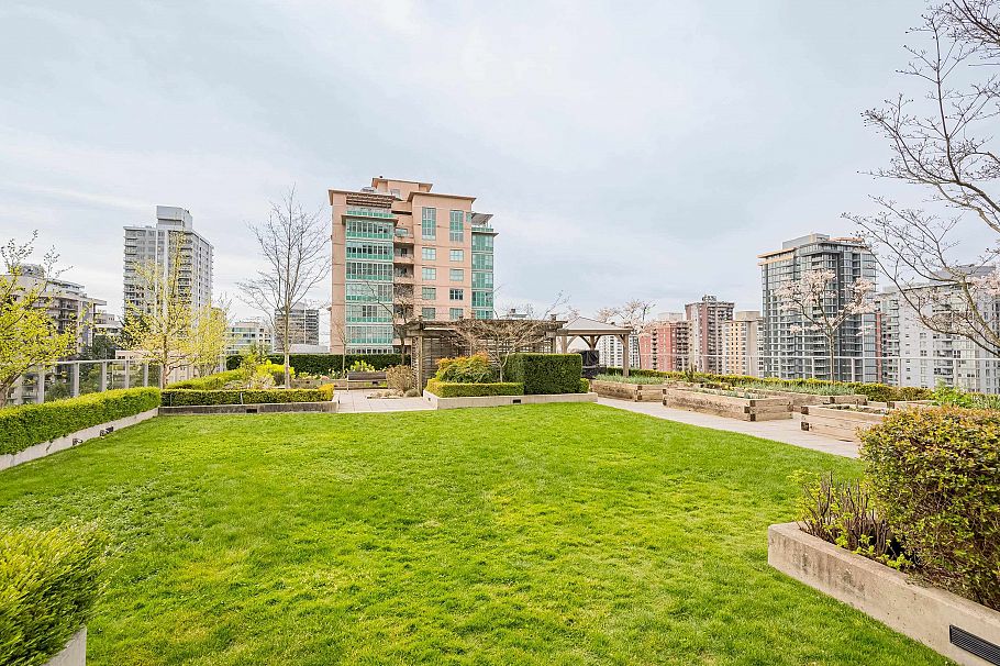 319 135 E 17th Street North Vancouver, BC - 33