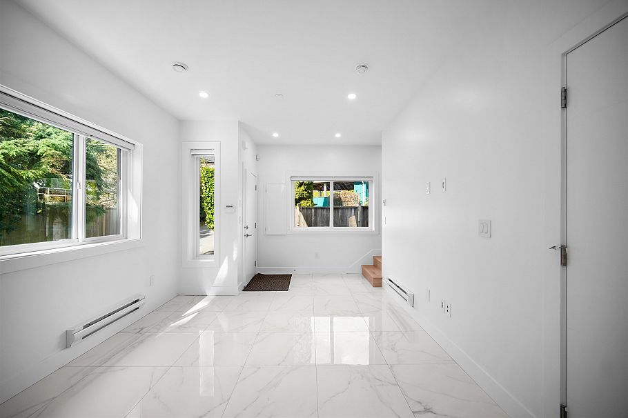 7493 Gatineau Place Vancouver, BC - 38