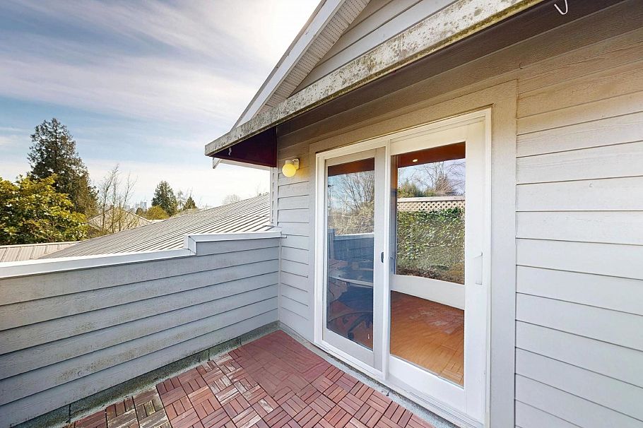 304 1528 Bowser Avenue North Vancouver, BC - 22