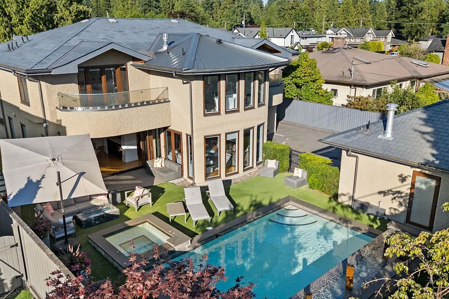 2809 Edgemont Boulevard North Vancouver, BC - 32