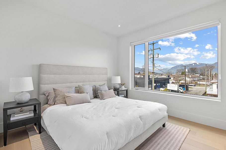 2 2425 Kitchener Street Vancouver, BC - 18