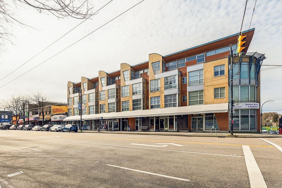 PH3 4113 Fraser Street Vancouver, BC - 1