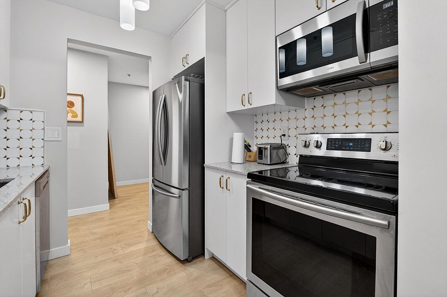 311 1010 Howe Street Vancouver, BC - 19