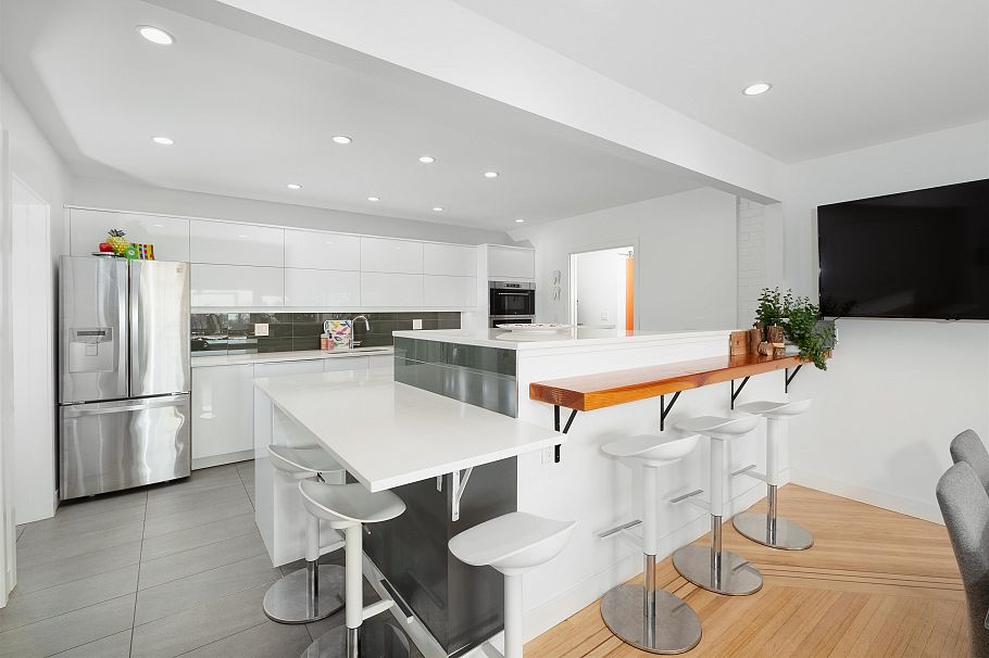 1095 W Keith Road North Vancouver, BC - 5