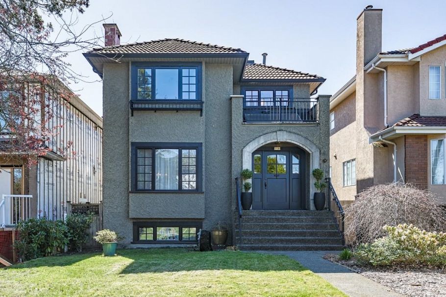 78 W 39th Avenue Vancouver, BC - 1