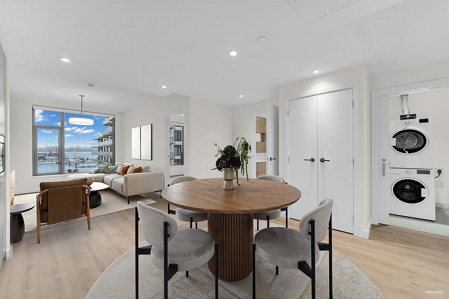 401 755 Harbourside Drive North Vancouver, BC - 1