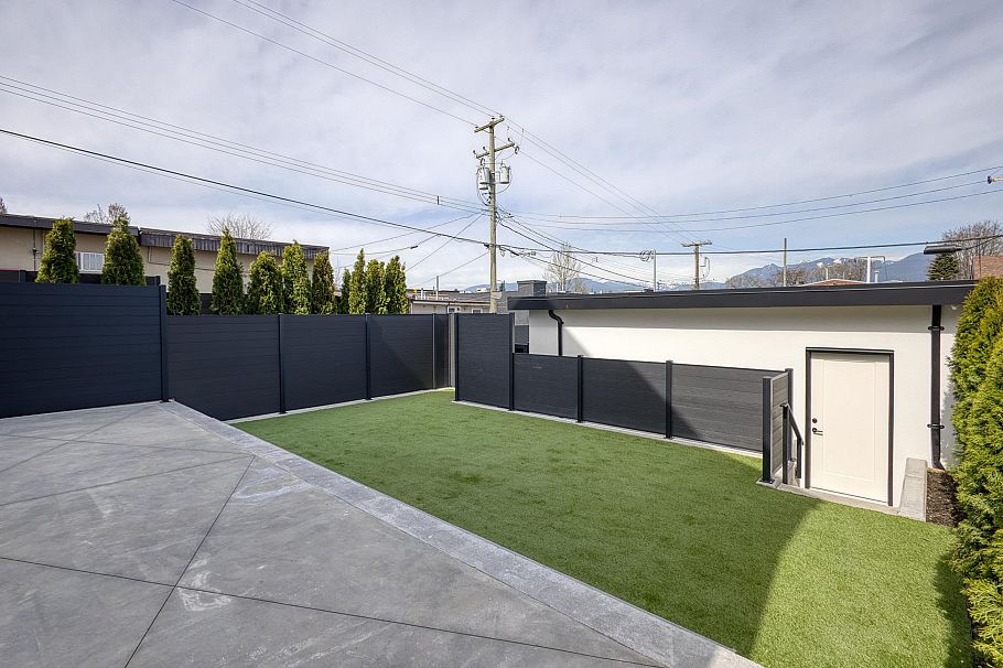 2 2425 Kitchener Street Vancouver, BC - 33