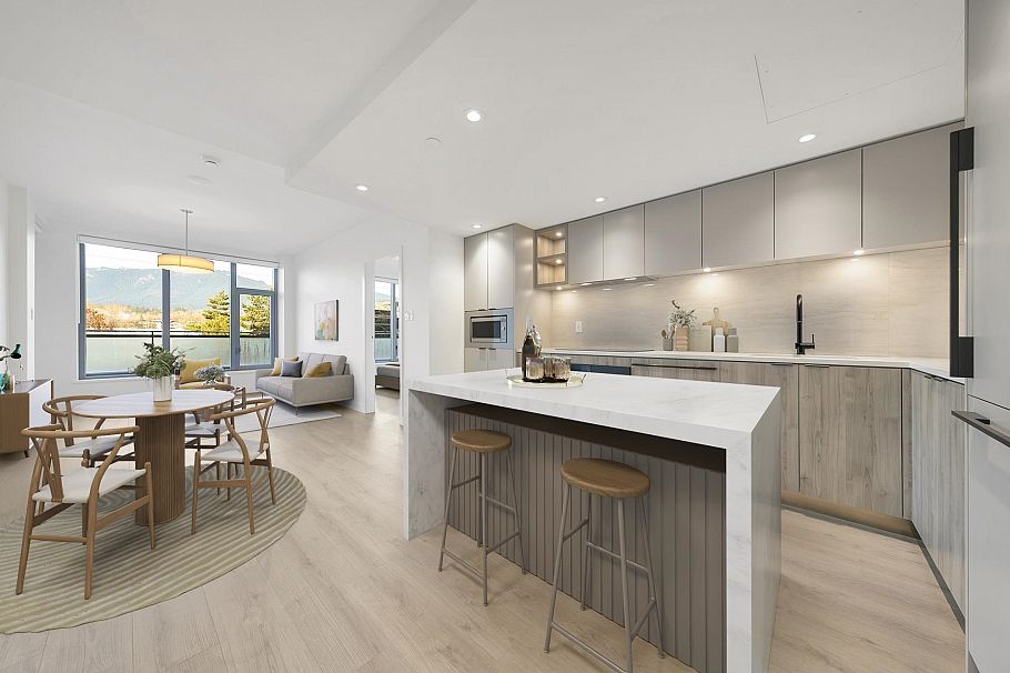 307 755 Harbourside Drive West Vancouver, BC - 1