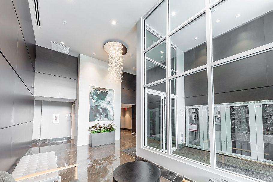 201 1561 W 57th Avenue Vancouver, BC - 2