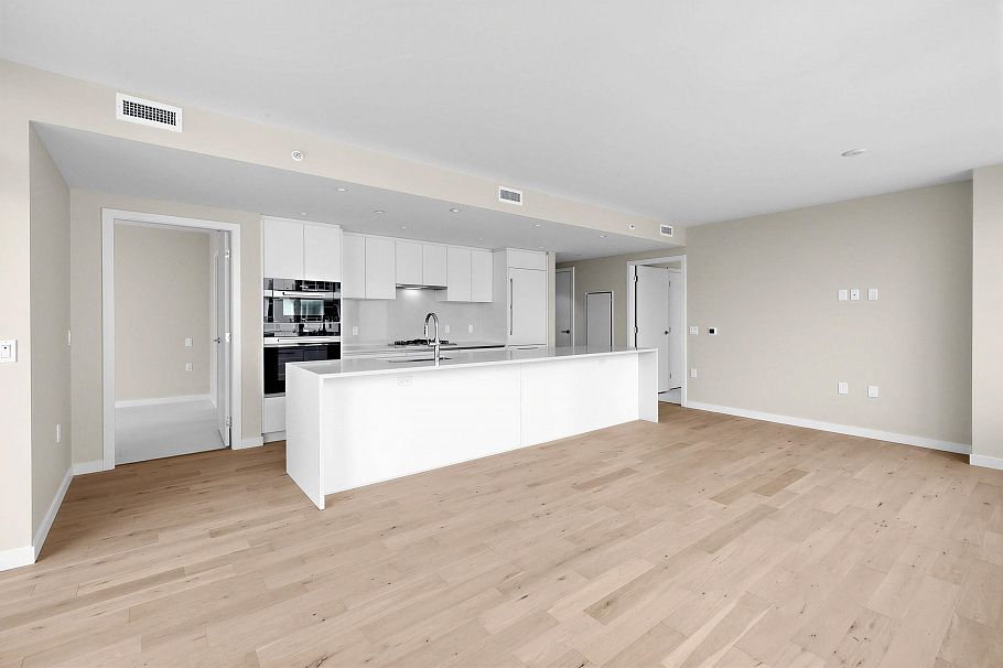 803 485 W 42nd Avenue Vancouver, BC - 1