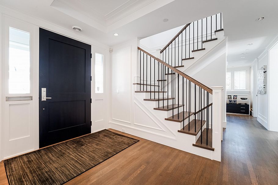 2040 W 58th Avenue Vancouver, BC - 2