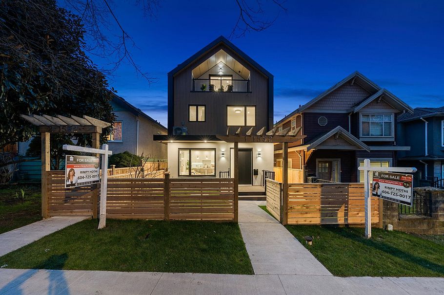 2 1582 E 2nd Avenue Vancouver, BC - 1