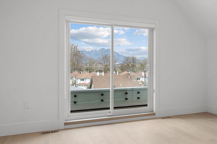 2 2425 Kitchener Street Vancouver, BC - 26