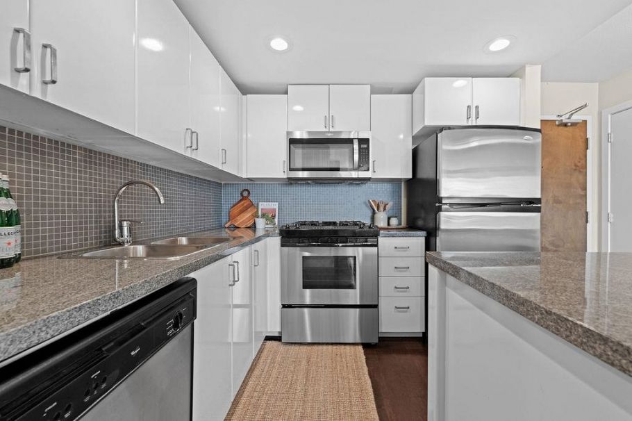 1209 155 W 1st Street North Vancouver, BC - 2