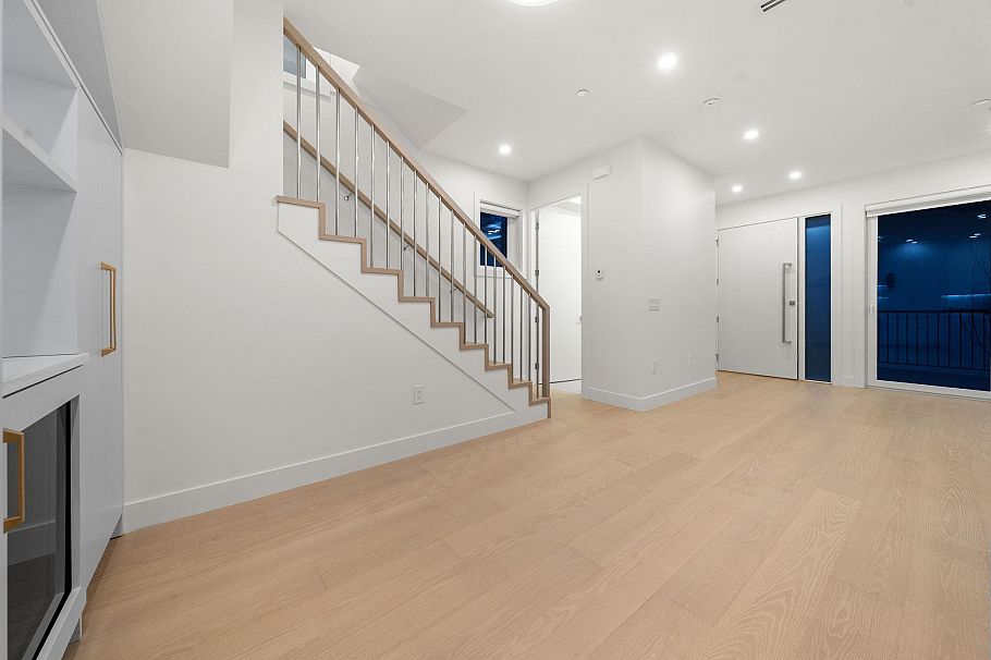 2 1582 E 2nd Avenue Vancouver, BC - 10