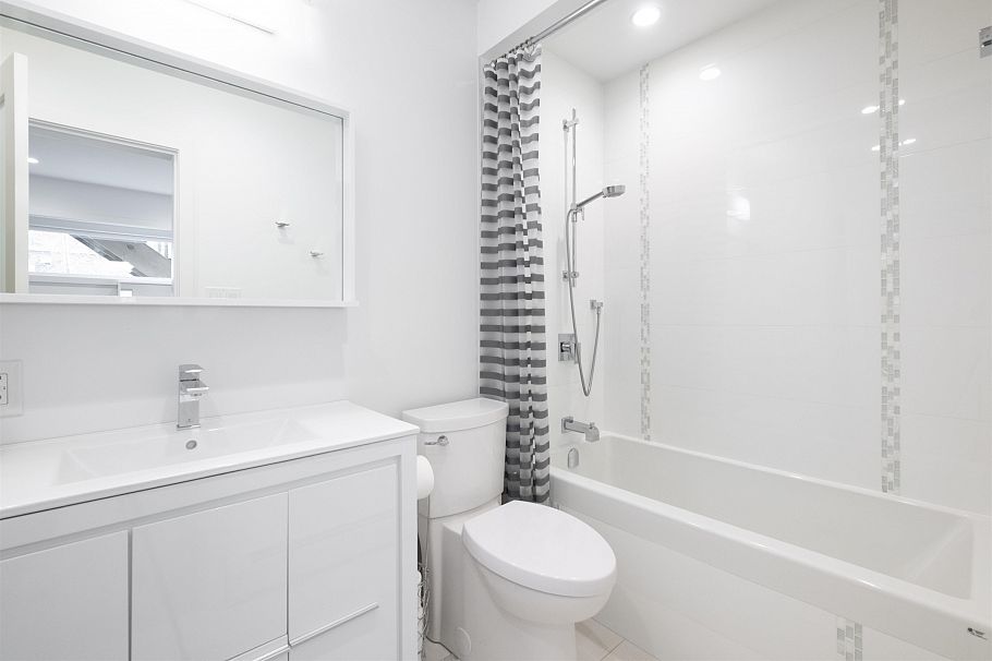 1095 W Keith Road North Vancouver, BC - 18