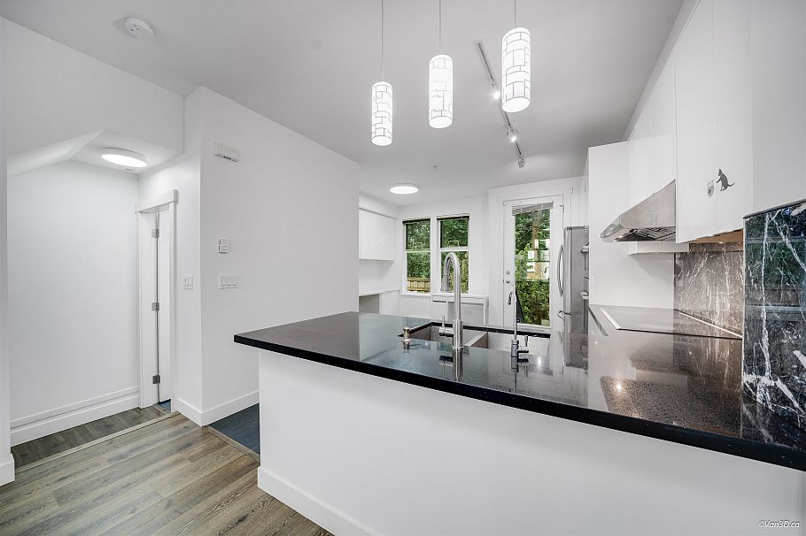 6612 Arbutus Street Vancouver, BC - 11