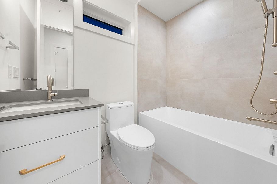 2 1582 E 2nd Avenue Vancouver, BC - 16