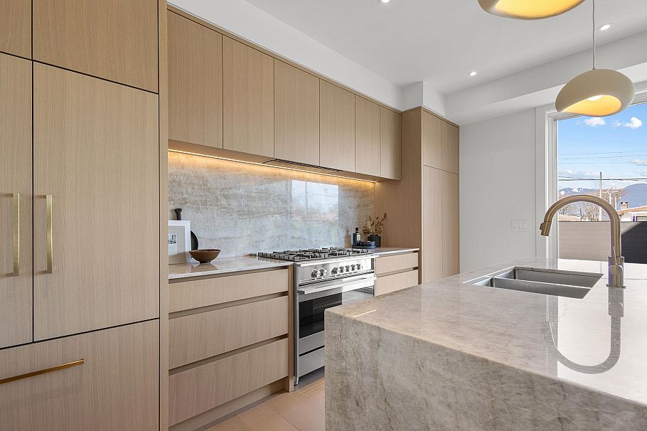 2 2425 Kitchener Street Vancouver, BC - 15