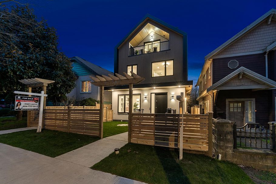 2 1582 E 2nd Avenue Vancouver, BC - 33