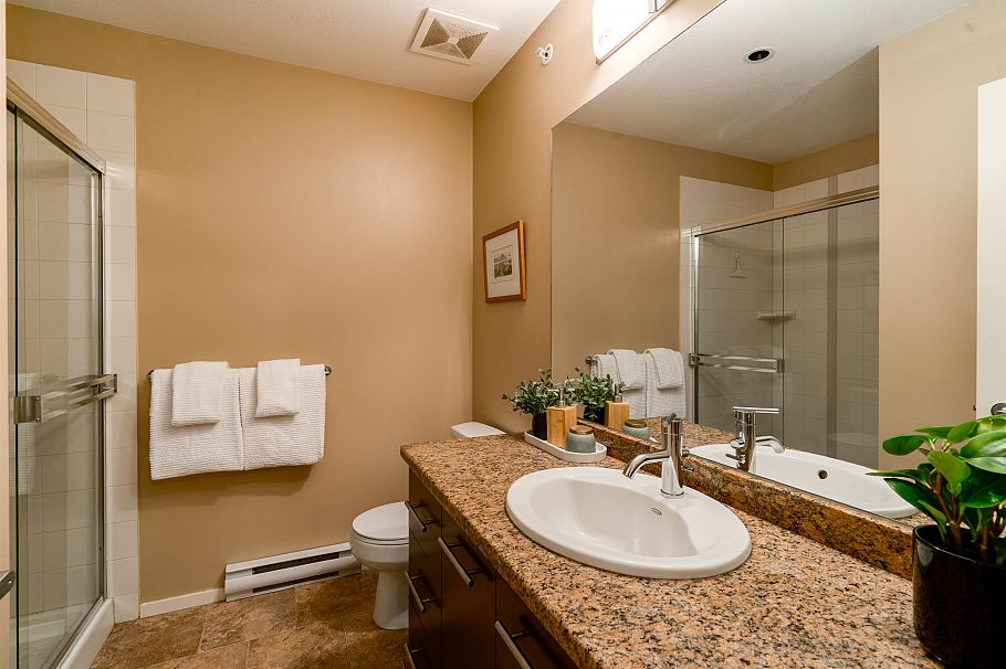 32 550 Browning Place North Vancouver, BC - 17