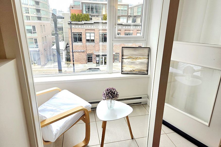 306 2055 Yukon Street Vancouver, BC - 5