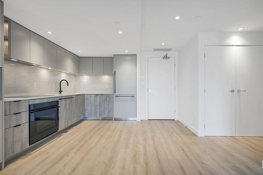 307 755 Harbourside Drive West Vancouver, BC - 11