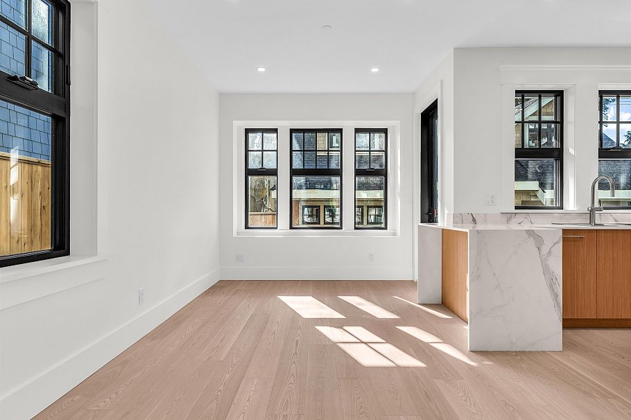 2566 W 2nd Avenue Vancouver, BC - 9