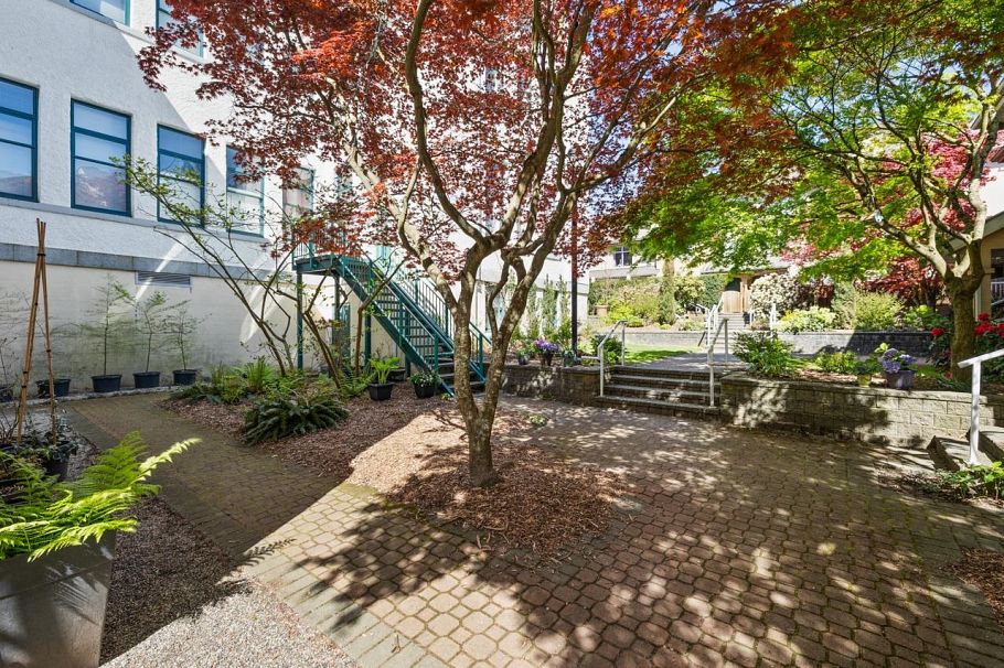 20 3428 Adanac Street Vancouver, BC - 35