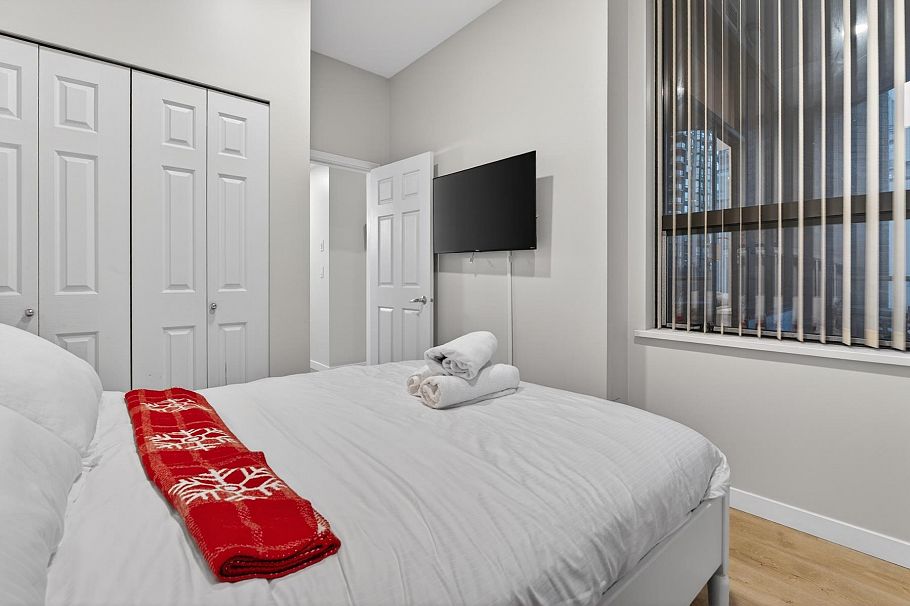 311 1010 Howe Street Vancouver, BC - 24