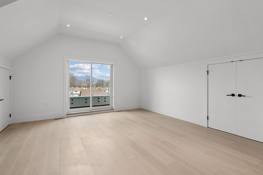 2 2425 Kitchener Street Vancouver, BC - 27