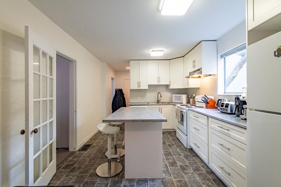 3315 W 6th Avenue Vancouver, BC - 22