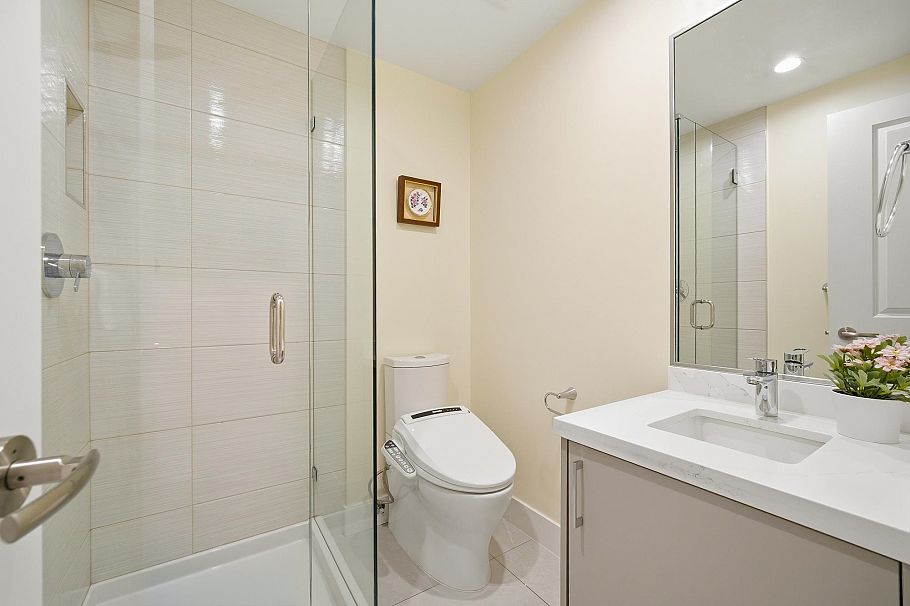 2160 W 8th Avenue Vancouver, BC - 24