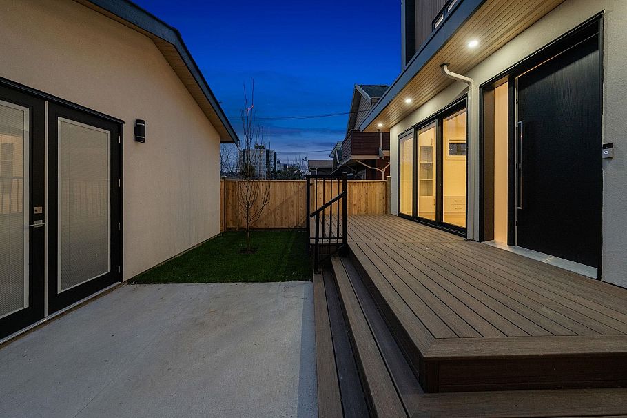 2 1582 E 2nd Avenue Vancouver, BC - 37