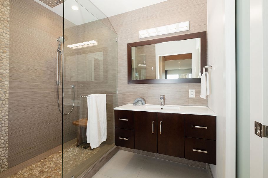 1095 W Keith Road North Vancouver, BC - 12