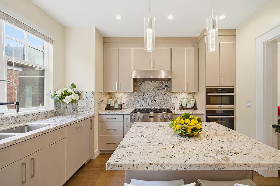 2160 W 8th Avenue Vancouver, BC - 6