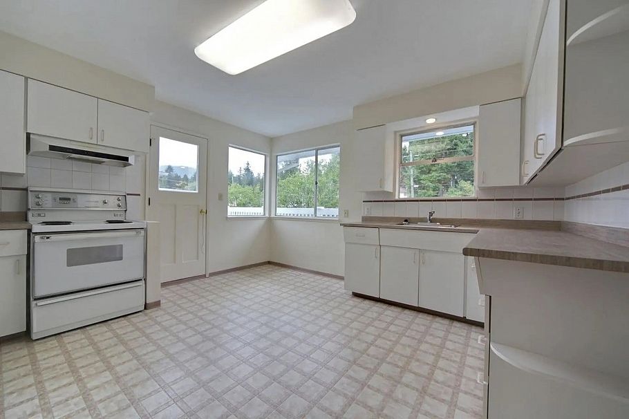 1025 Clements Avenue North Vancouver, BC - 15