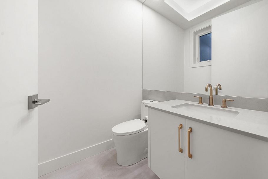 2 1582 E 2nd Avenue Vancouver, BC - 29