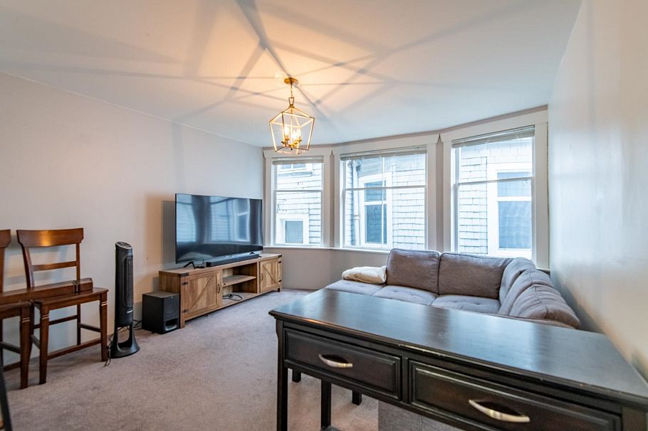 3315 W 6th Avenue Vancouver, BC - 23