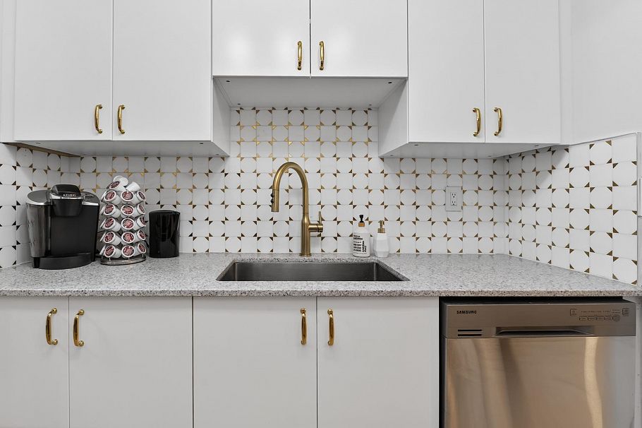 311 1010 Howe Street Vancouver, BC - 1