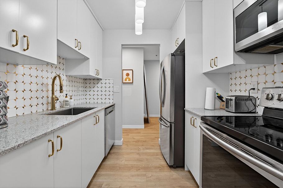 311 1010 Howe Street Vancouver, BC - 25