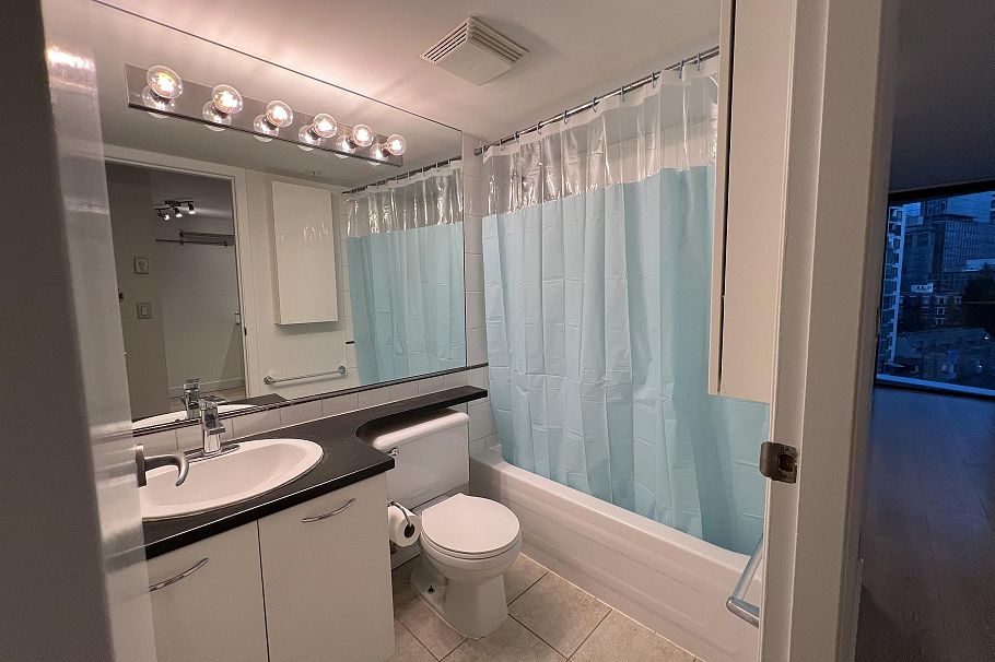 909 1331 W Georgia Street Vancouver, BC - 4