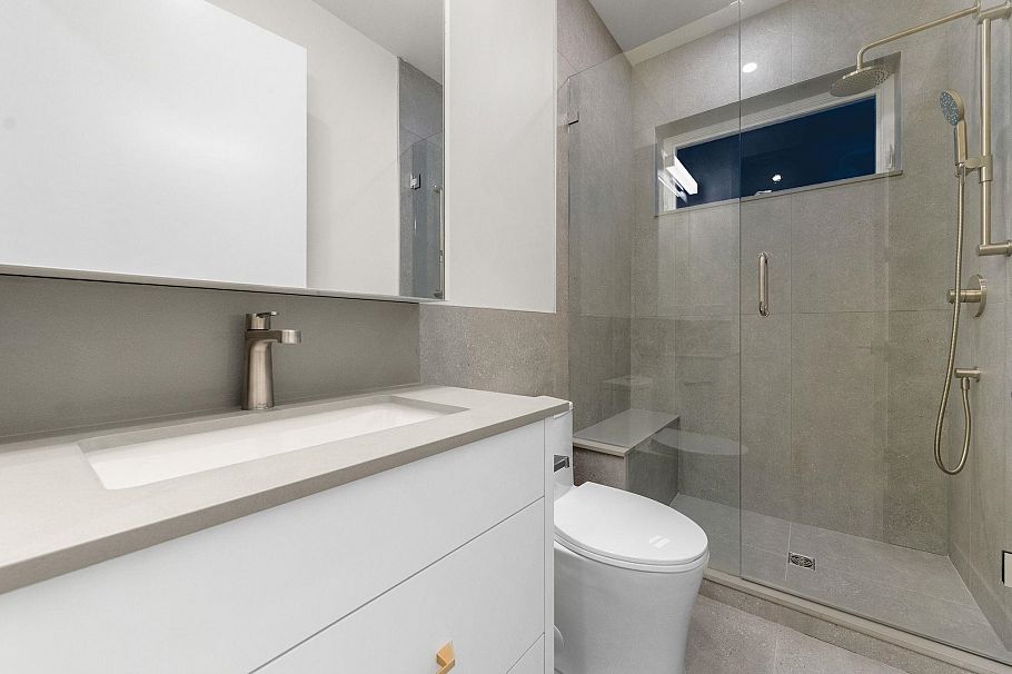 2 1582 E 2nd Avenue Vancouver, BC - 21