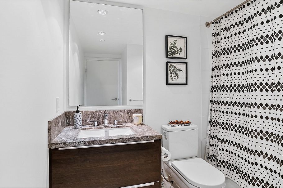 1401 1550 Fern Street North Vancouver, BC - 17