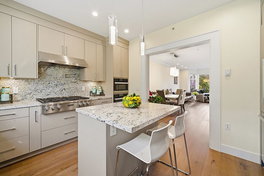 2160 W 8th Avenue Vancouver, BC - 8